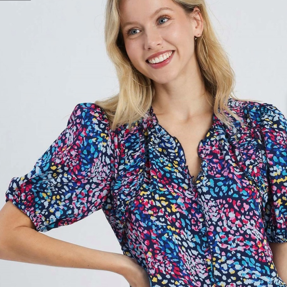 Umgee Navy Mix Split Neck Short Sleeve Blouse. NWT Medium